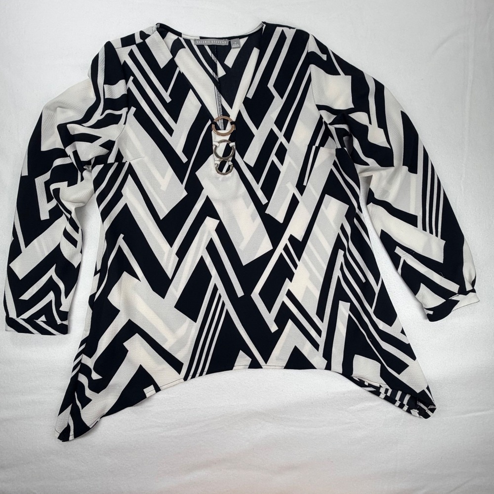 Valerie Stevens Womens Blouse Medium Black White Geometric Sharkbite Ring Detail